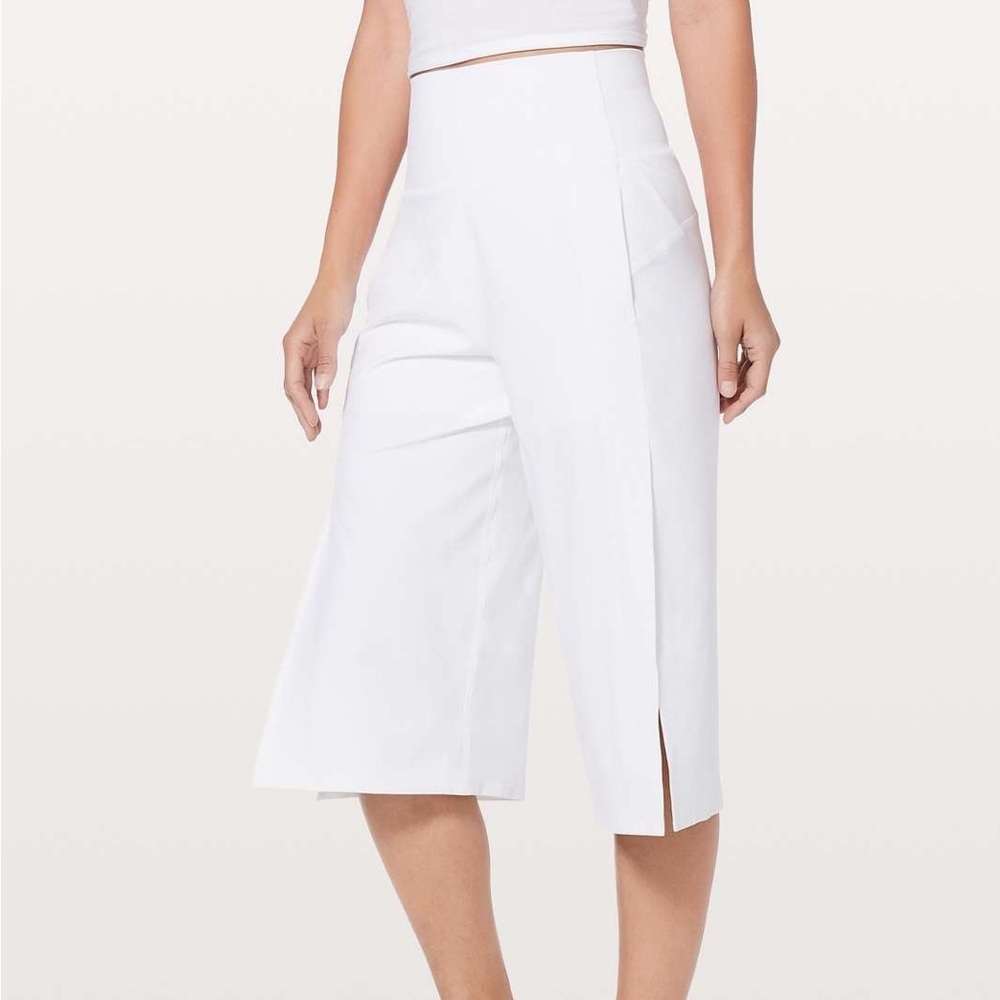 Lululemon Serene Crop Pant in White Women’s Size 6